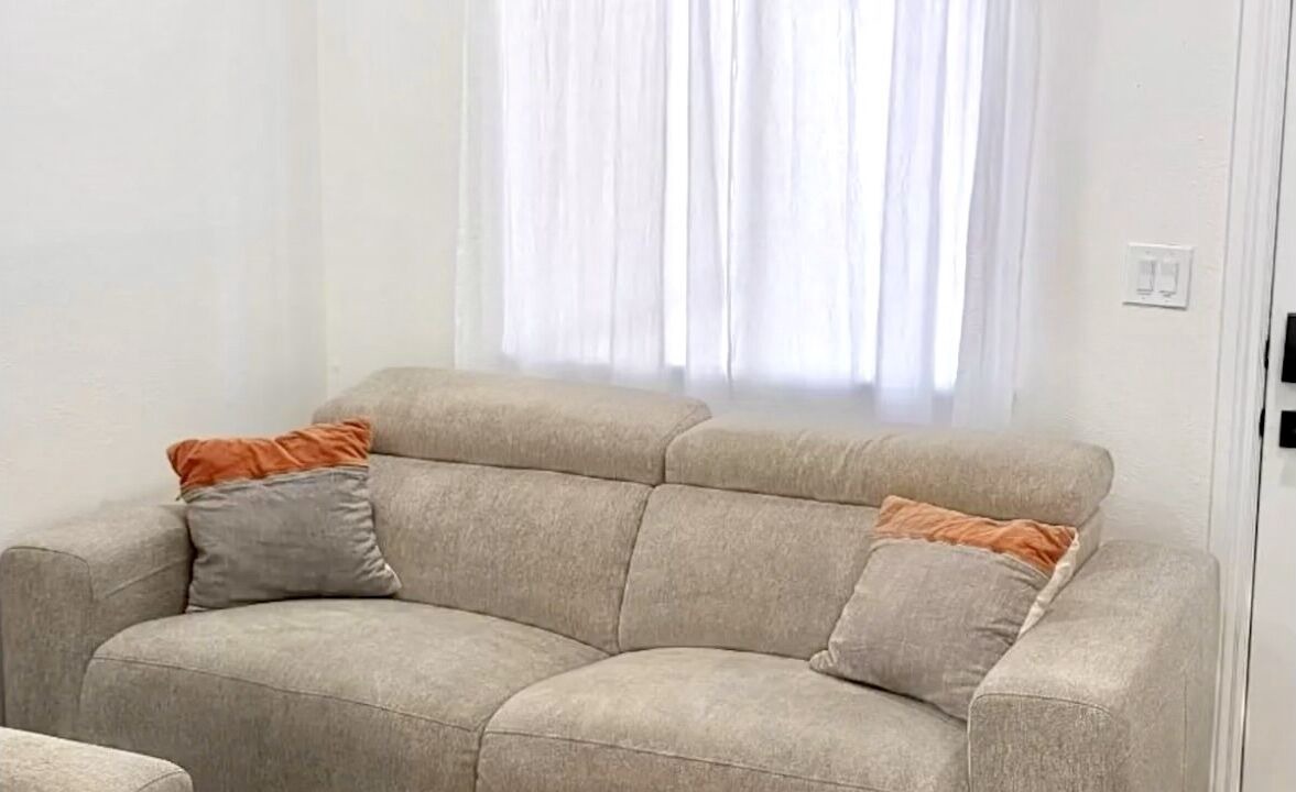 Photo of Livingroom in Prides Crossing