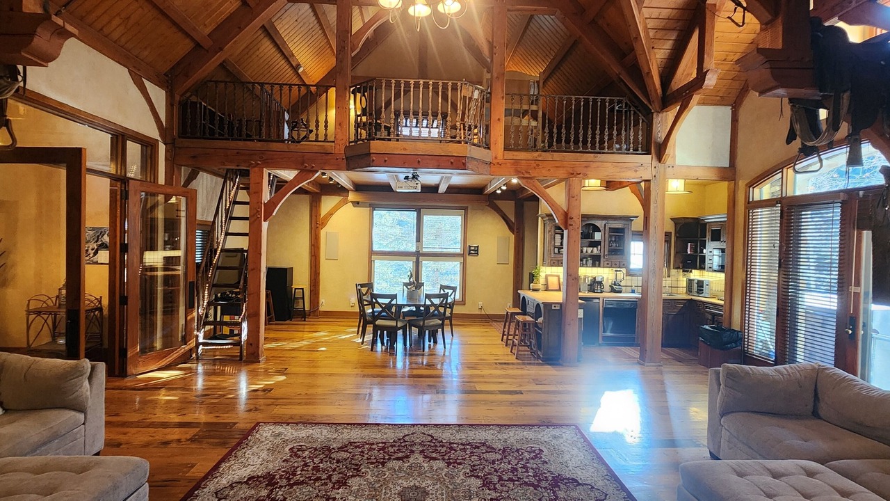 Photo of Livingroom in Sundance