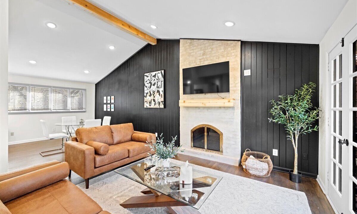 Photo of Livingroom in Lenexa