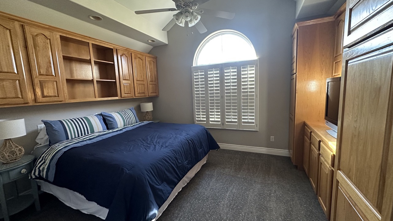 Photo of Bedroom in Grove