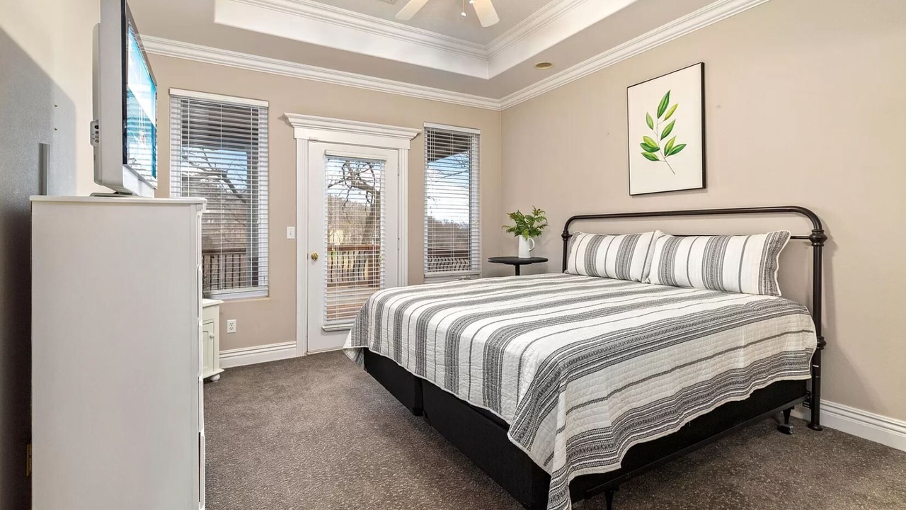 Photo of Bedroom in Grove