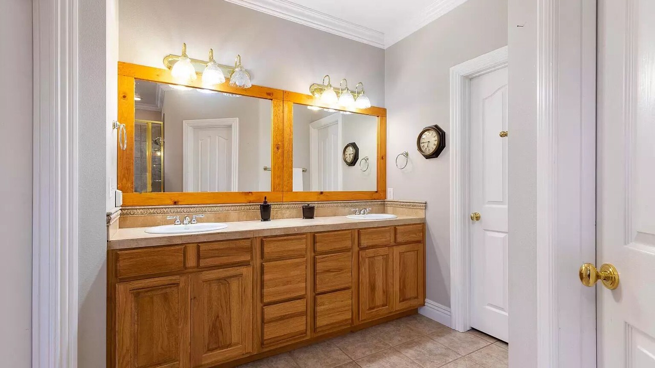 Photo of Bathroom in Grove