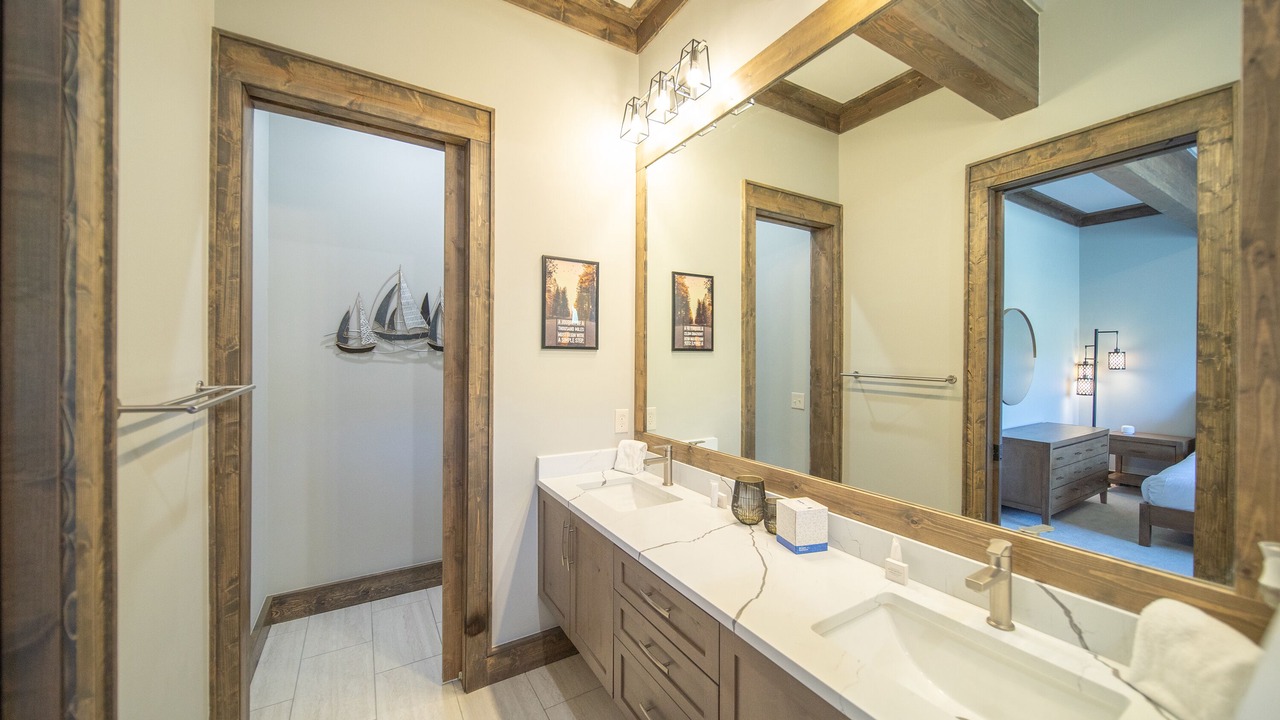 Photo of Bathroom in Lakeside Village