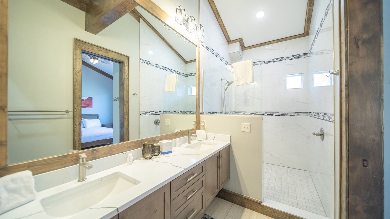 Photo of Bathroom in Lakeside Village