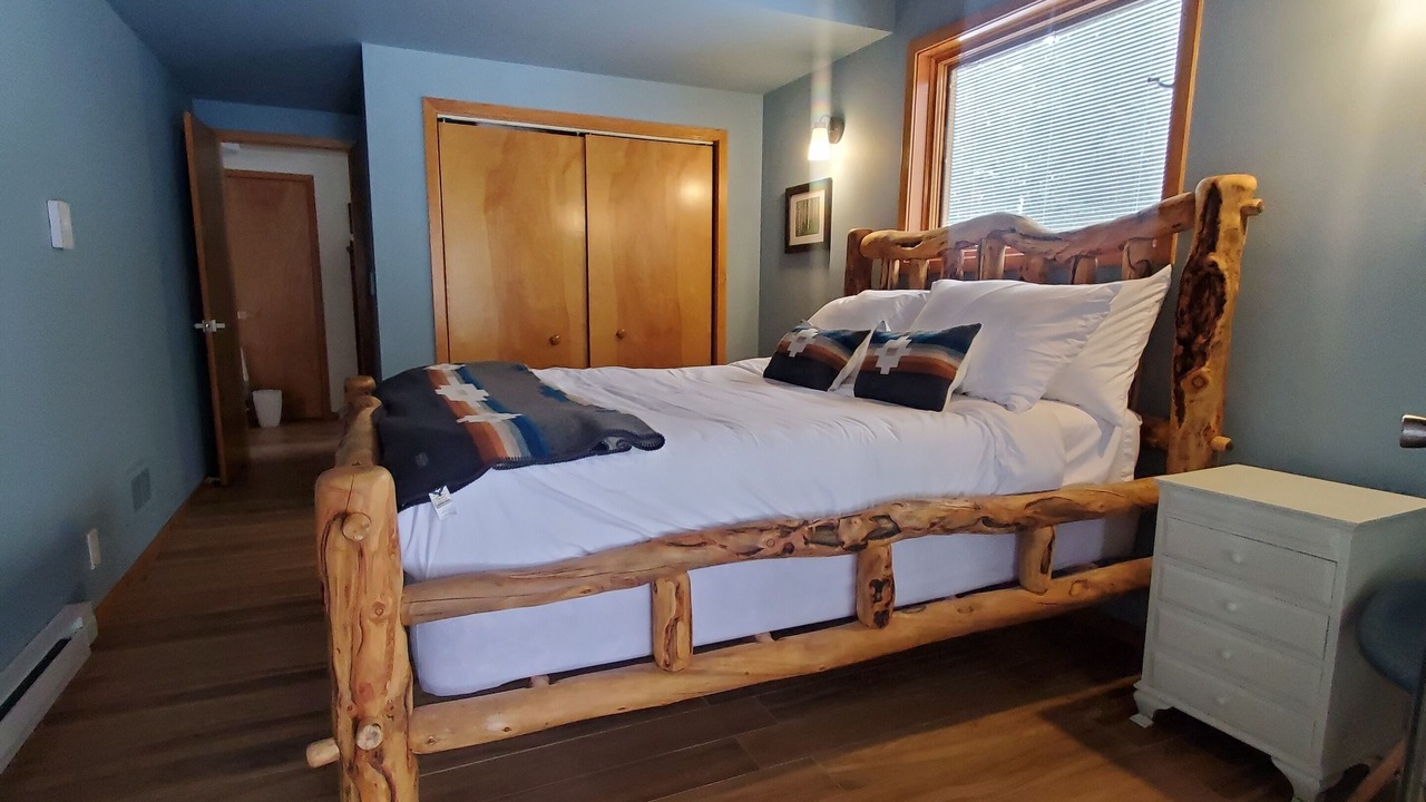 Photo of Bedroom in Twin Lakes
