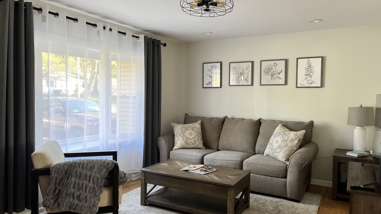 Photo of Livingroom in Prairie Village