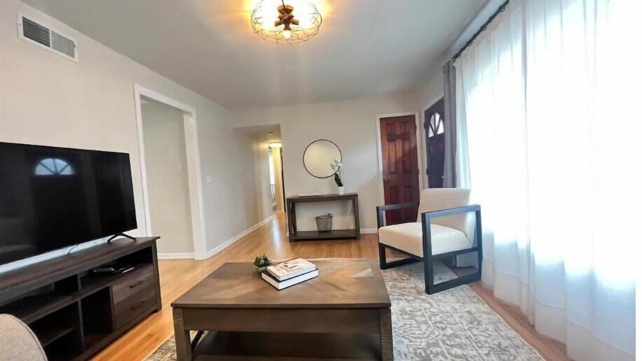 Photo of Livingroom in Prairie Village
