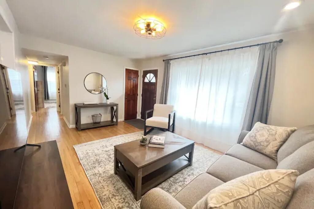Photo of Livingroom in Prairie Village