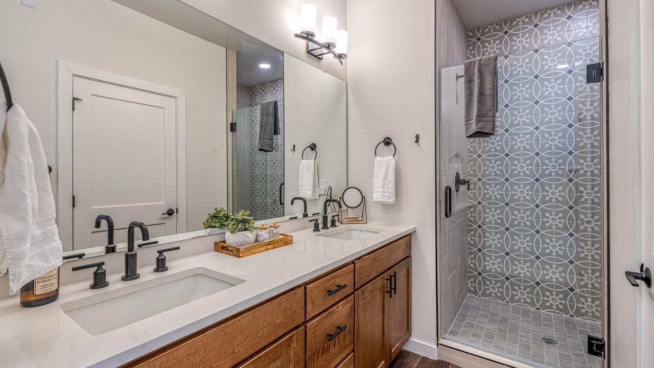 Photo of Bathroom in Red River