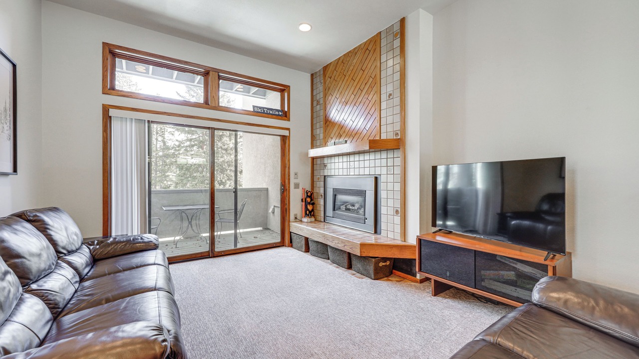 Photo of Livingroom in Peak 9