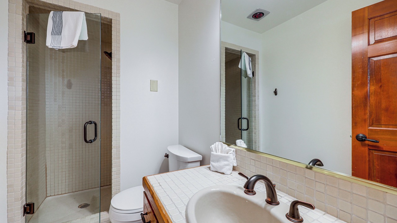 Photo of Bathroom in Peak 9