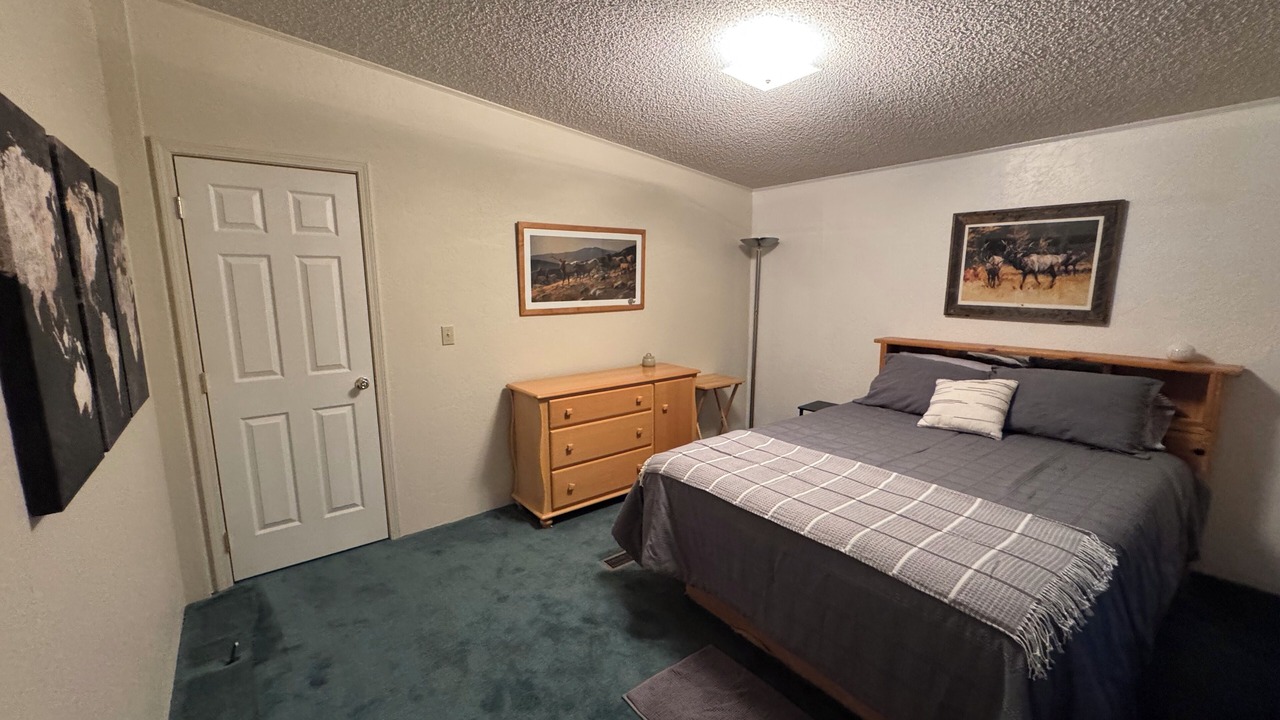 Photo of Bedroom in Navajo Dam