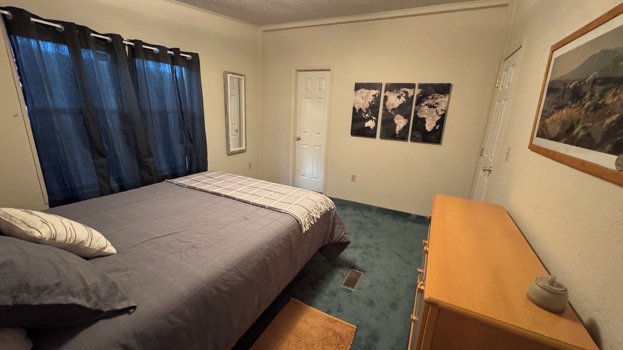 Photo of Bedroom in Navajo Dam
