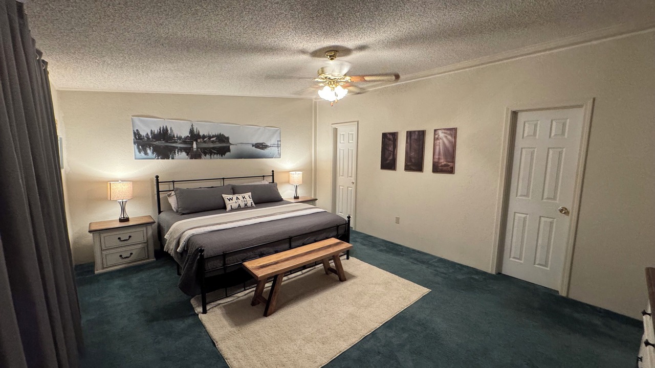 Photo of Bedroom in Navajo Dam