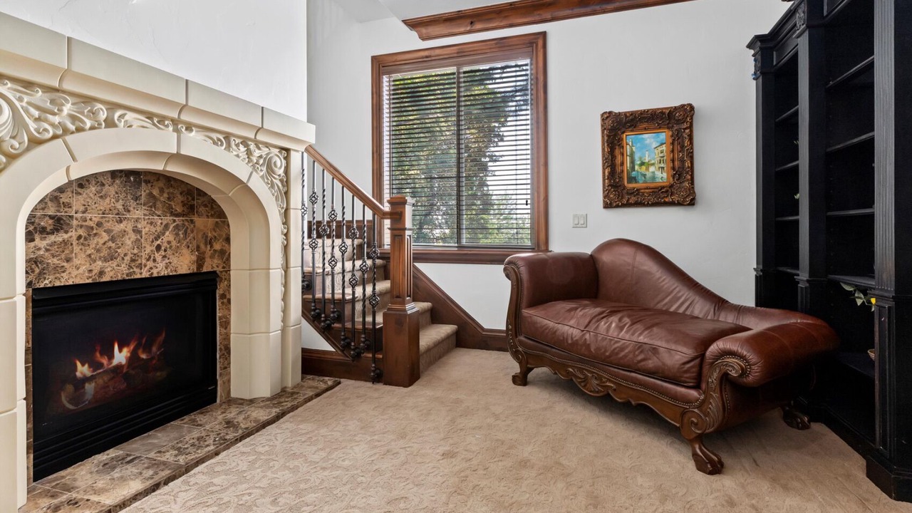 Photo of Livingroom in Olympus Cove