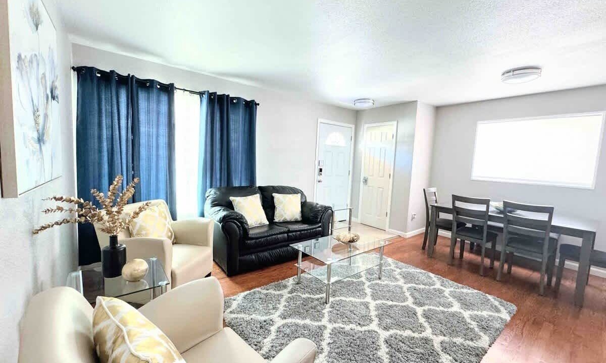 Photo of Livingroom in Dupont