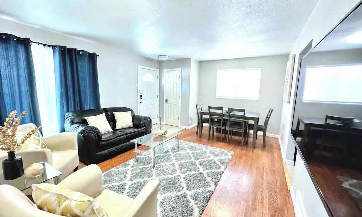 Photo of Livingroom in Dupont