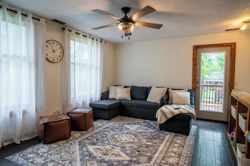 Photo of Livingroom in Lawrence