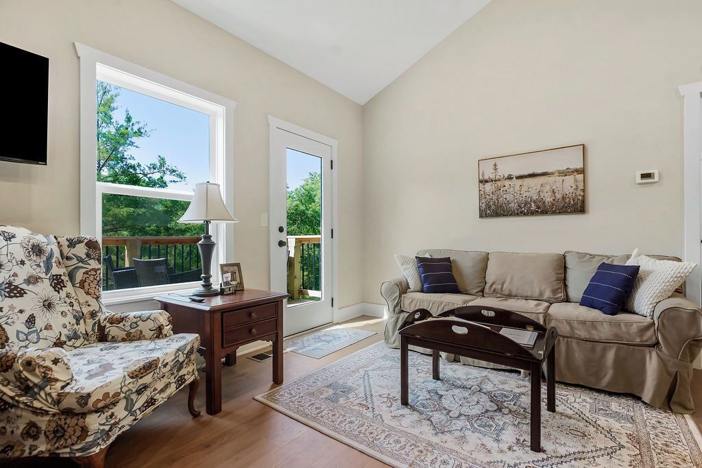 Photo of Livingroom in Linn Valley