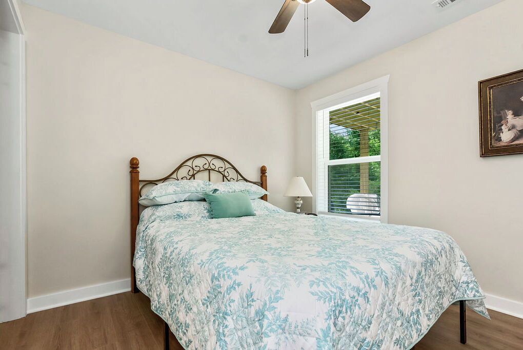 Photo of Bedroom in Linn Valley