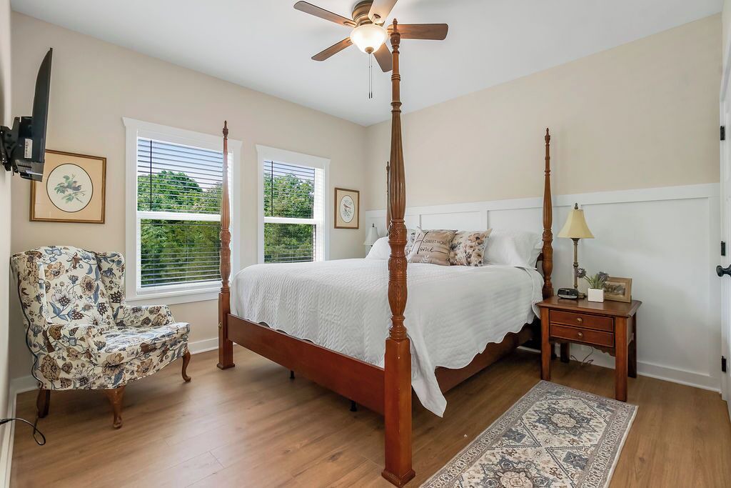 Photo of Bedroom in Linn Valley