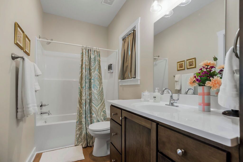 Photo of Bathroom in Linn Valley