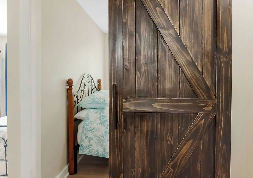Photo of Bedroom in Linn Valley