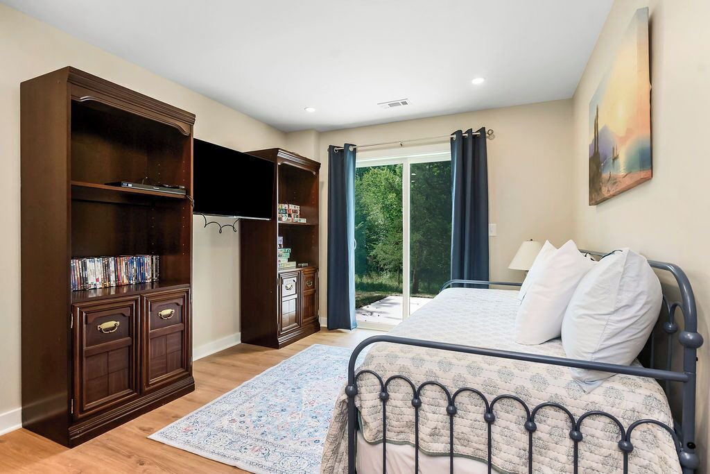 Photo of Bedroom in Linn Valley