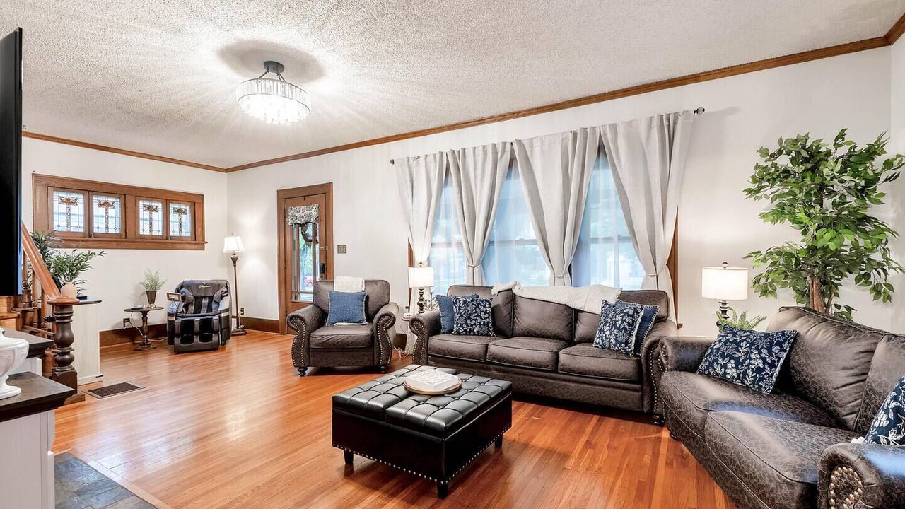 Photo of Livingroom in College Hill