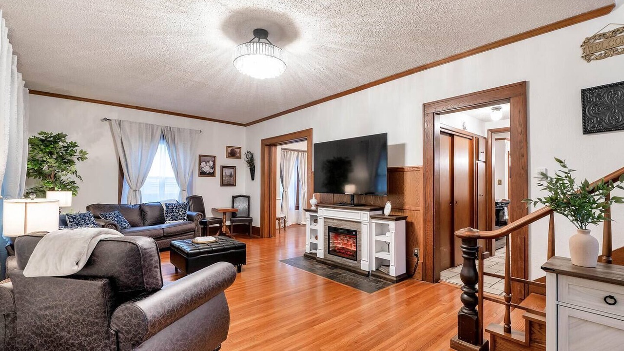Photo of Livingroom in College Hill