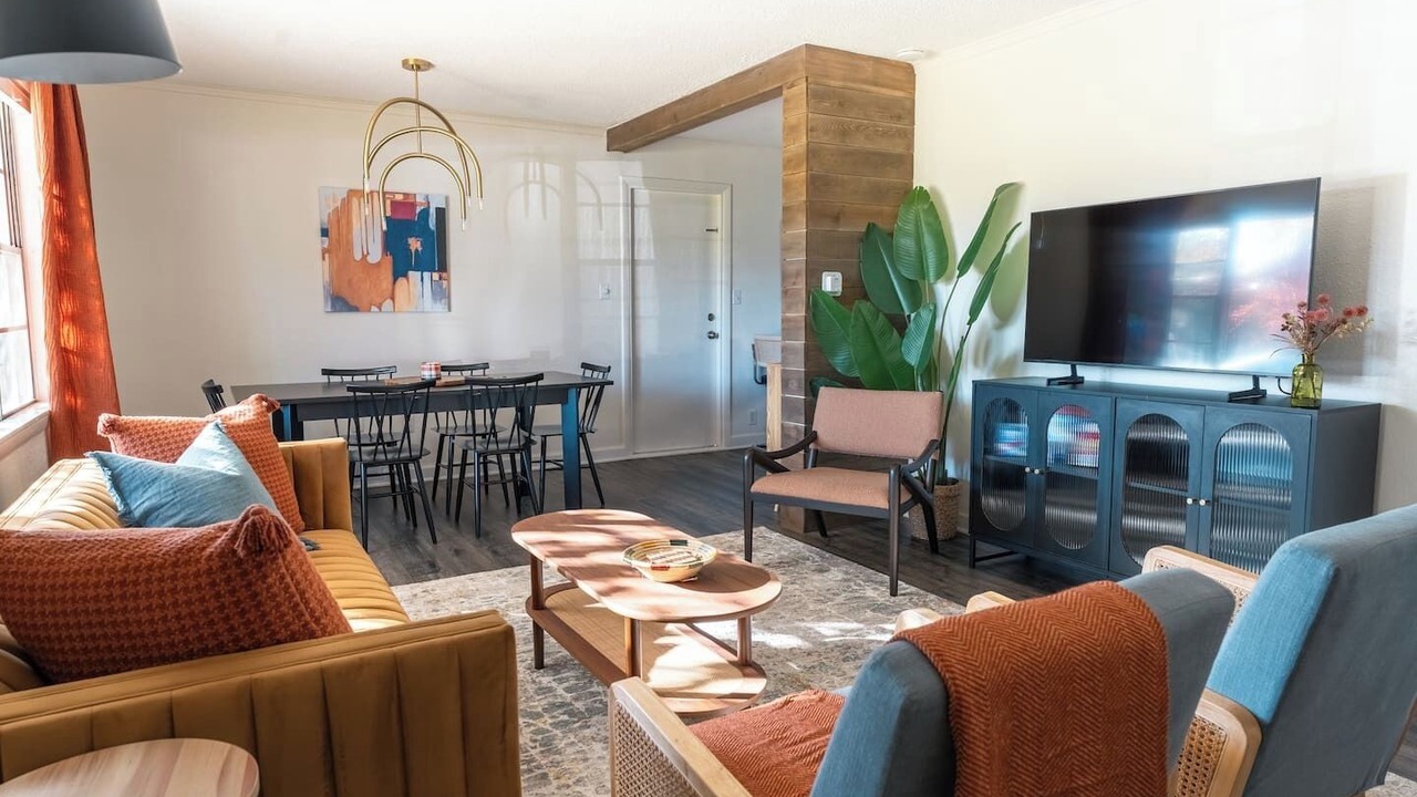 Photo of Livingroom in Prairie Village
