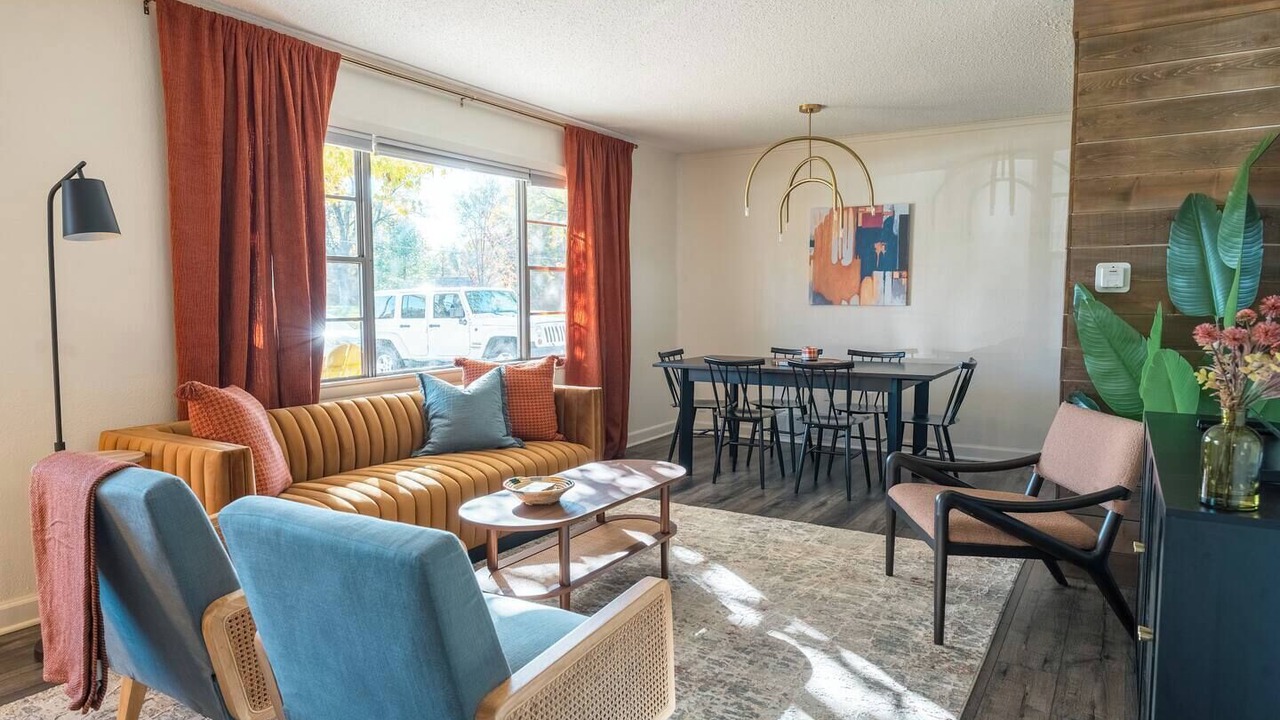 Photo of Livingroom in Prairie Village