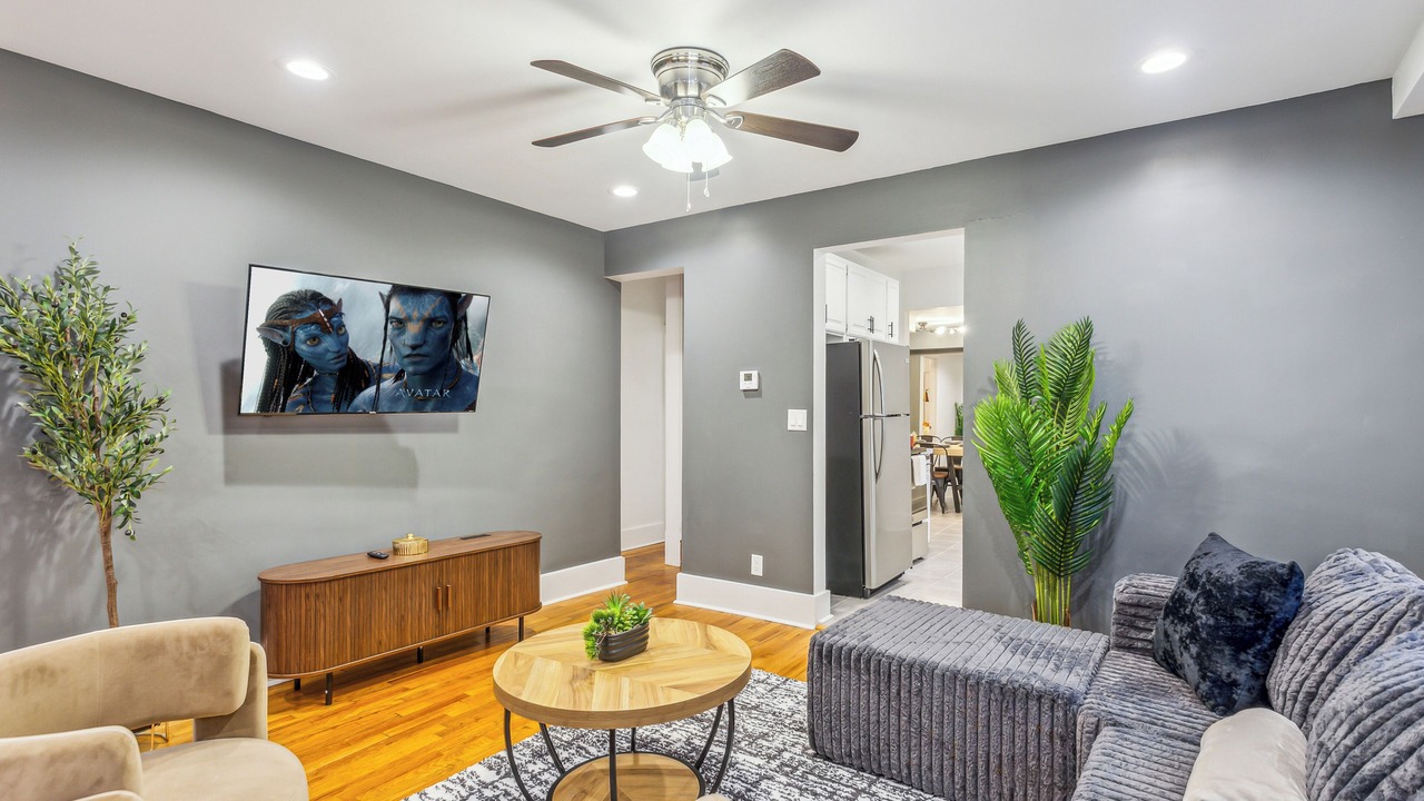Photo of Livingroom in College Hill