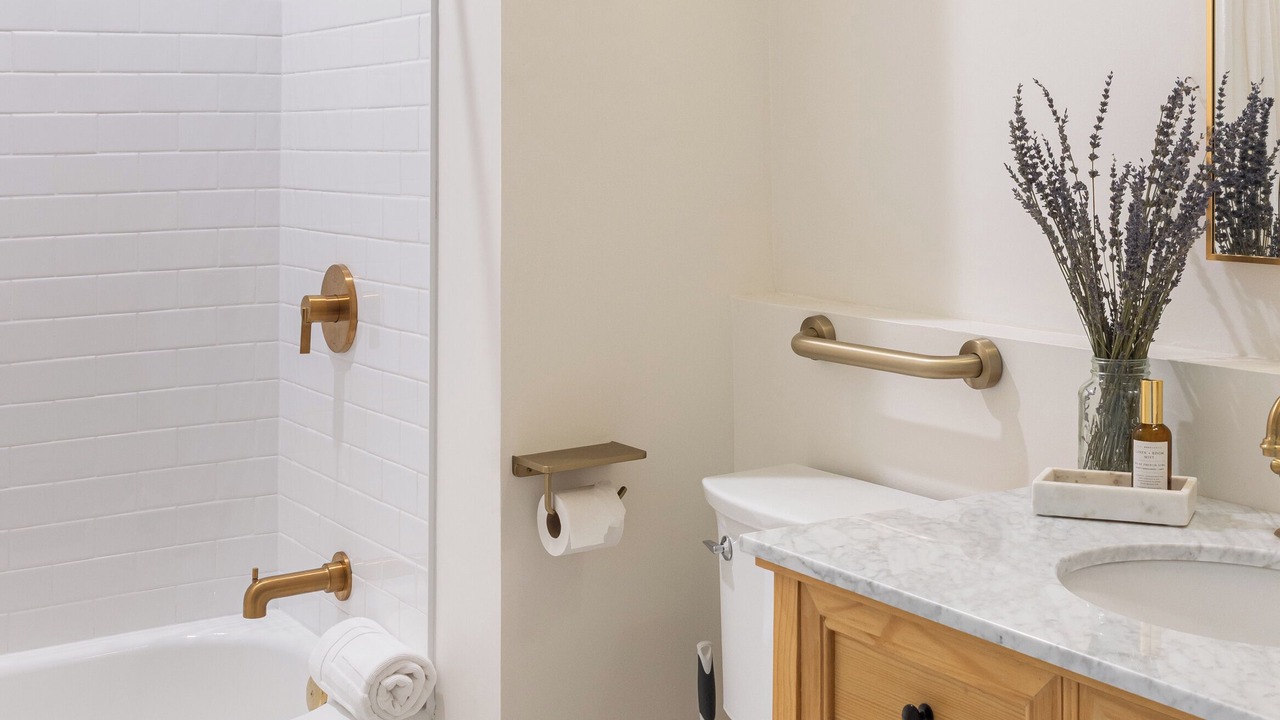 Photo of Bathroom in Ashland