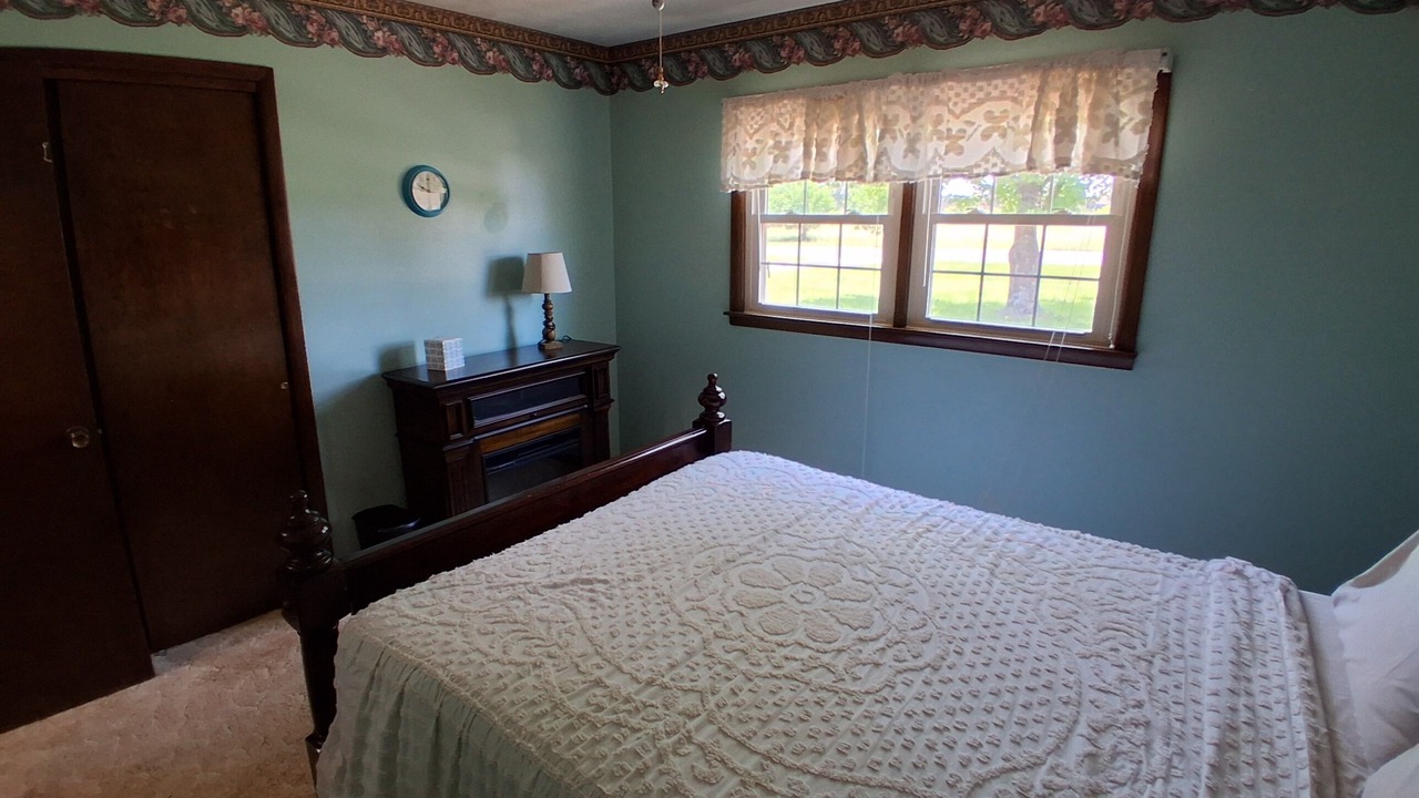 Photo of Bedroom in Iola
