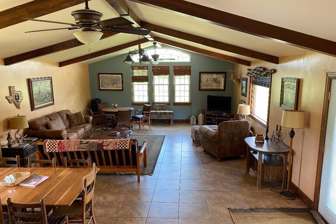 Photo of Livingroom in Graham County