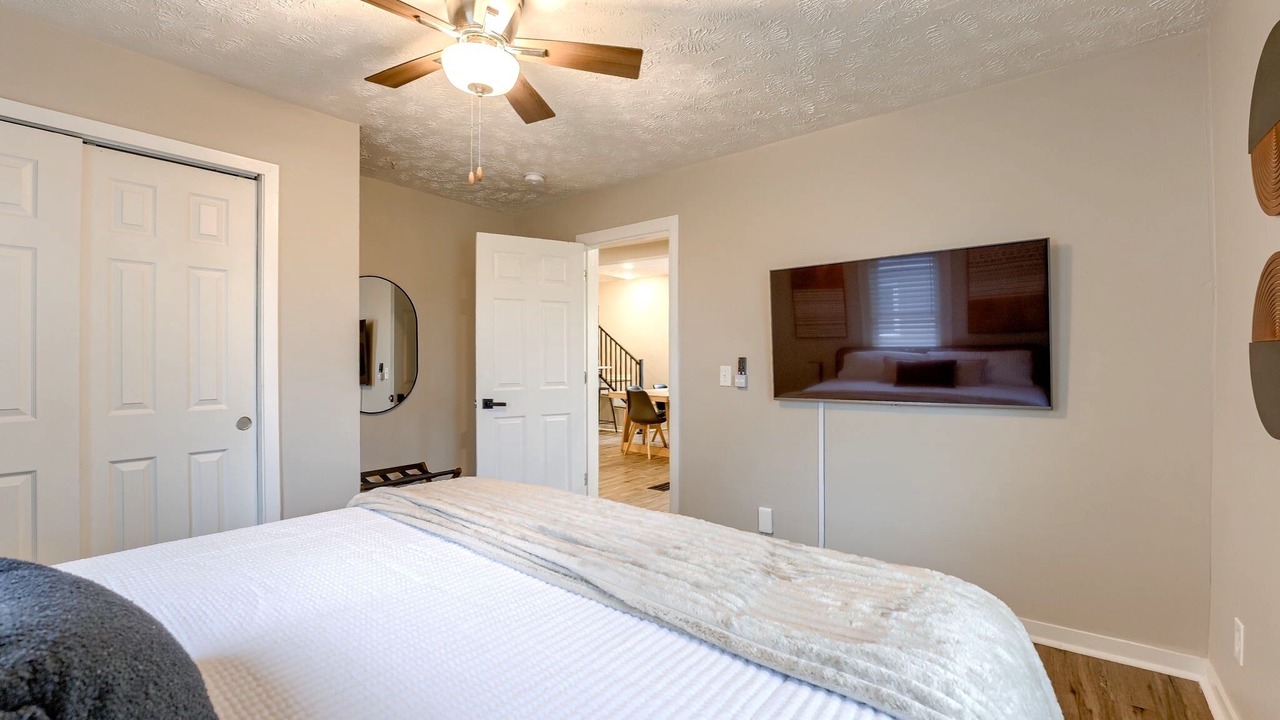 Photo of Bedroom in Dundee-Happy Hollow Historic District
