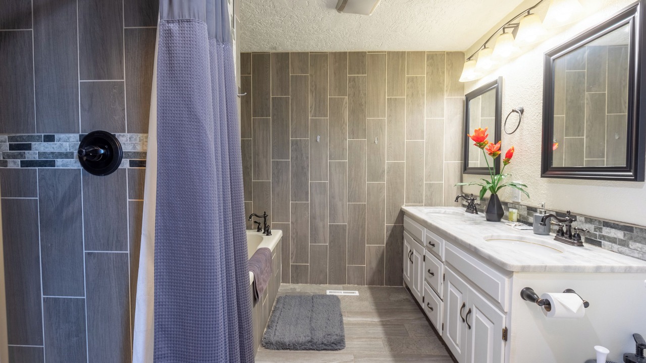 Photo of Bathroom in South Hyde Park
