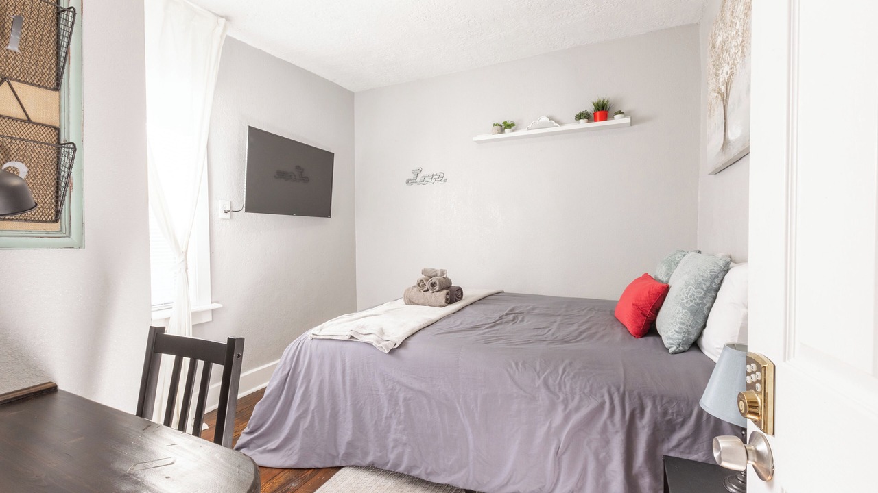 Photo of Bedroom in South Hyde Park