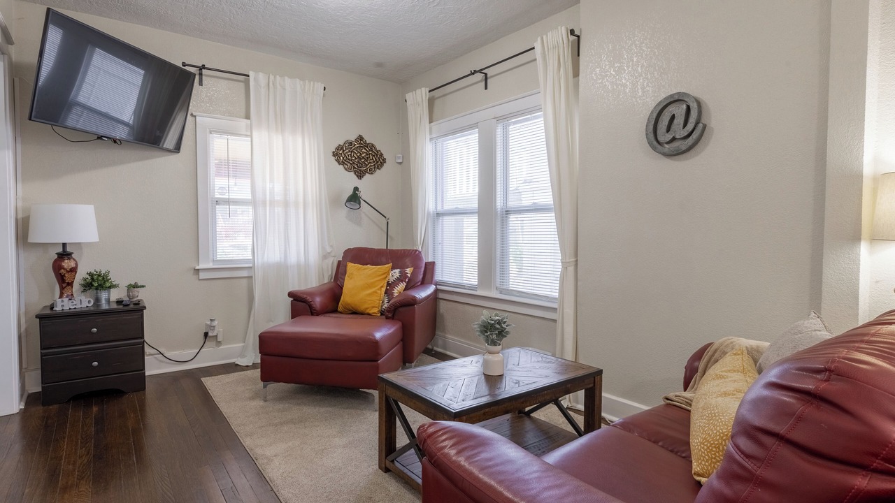 Photo of Livingroom in South Hyde Park