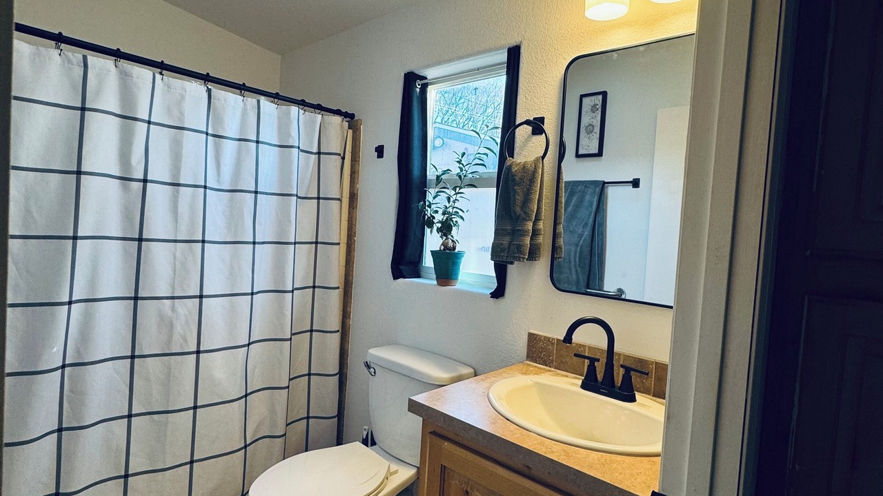 Photo of Bathroom in Aztec