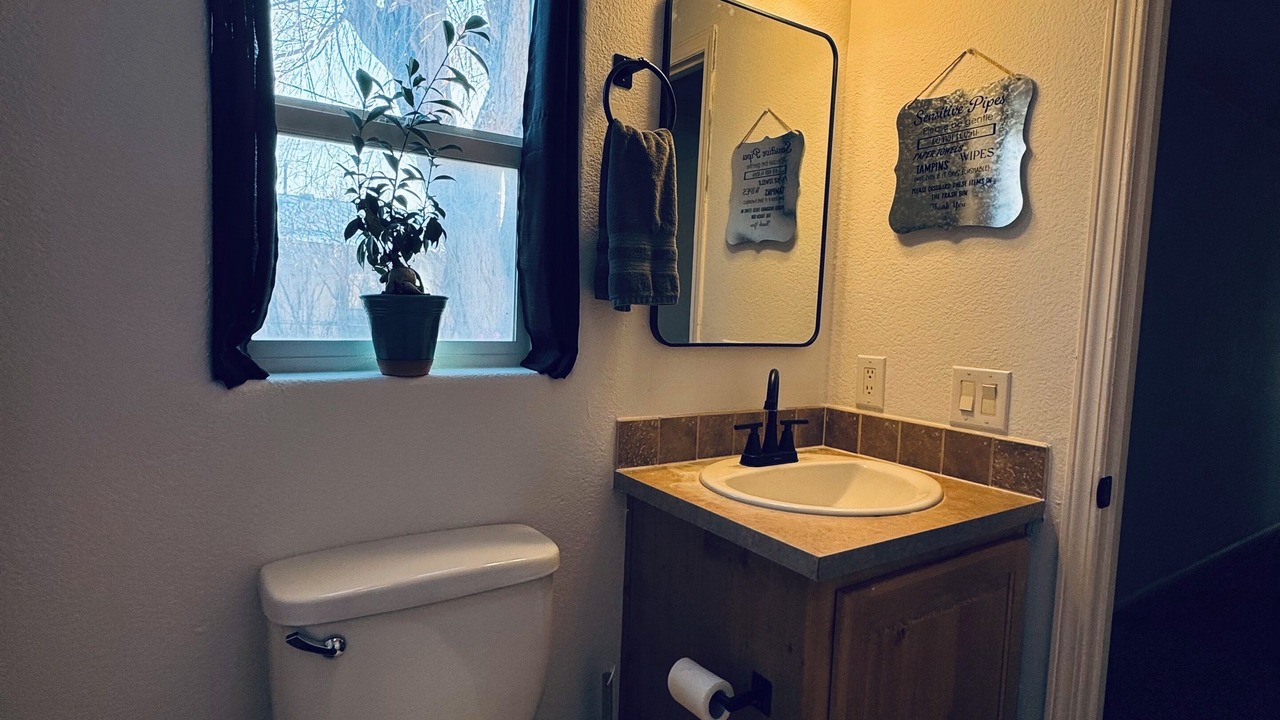 Photo of Bathroom in Aztec