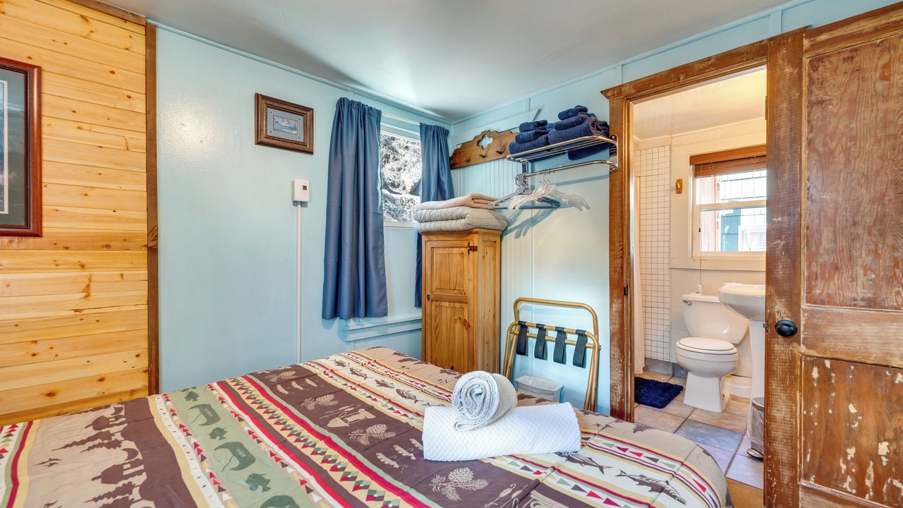 Photo of Bedroom in Drake