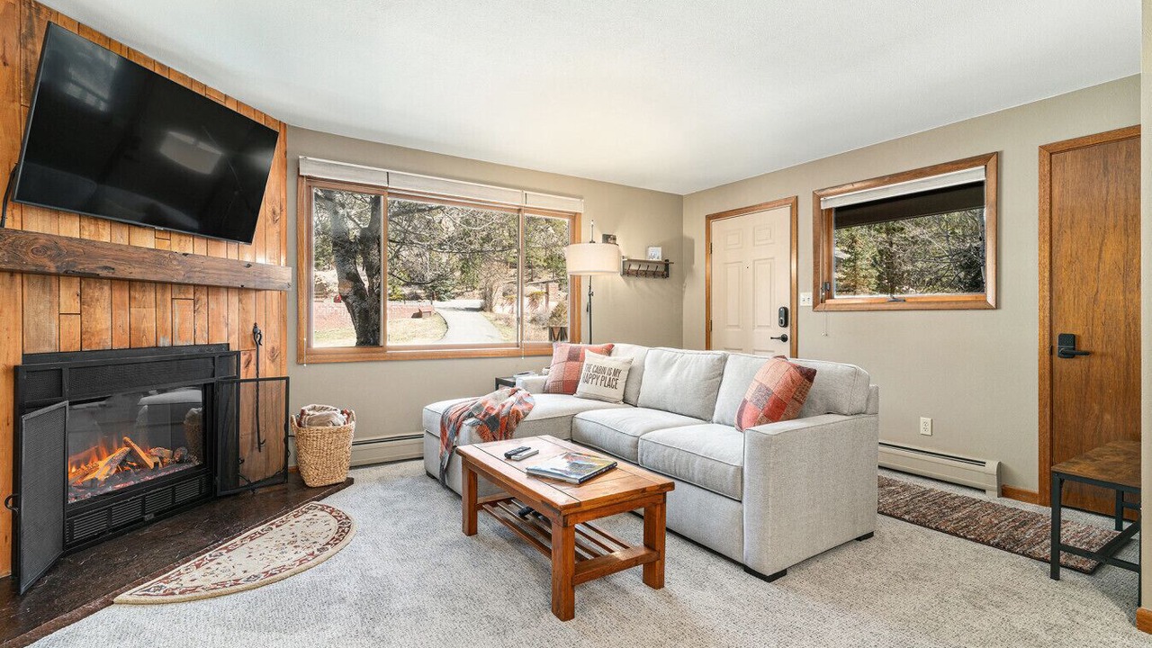 Photo of Livingroom in Estes Park