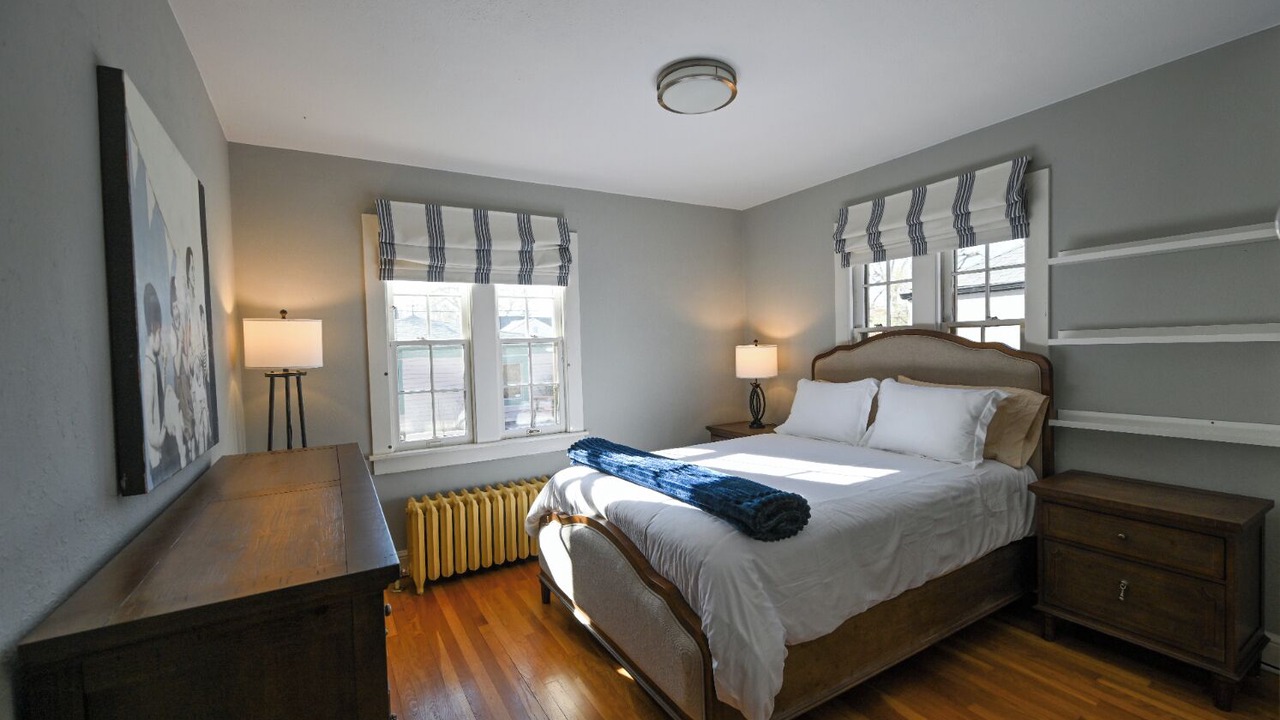 Photo of Bedroom in Hale