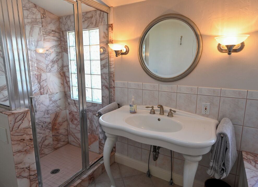Photo of Bathroom in Hale