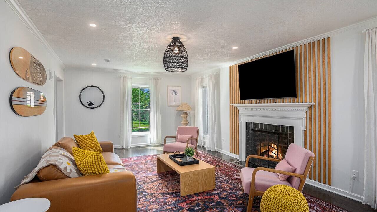 Photo of Livingroom in Prairie Village
