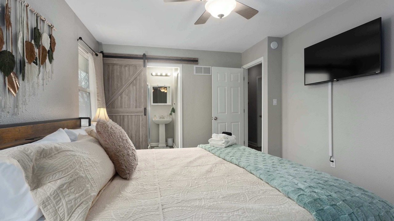 Photo of Bedroom in Blue Springs