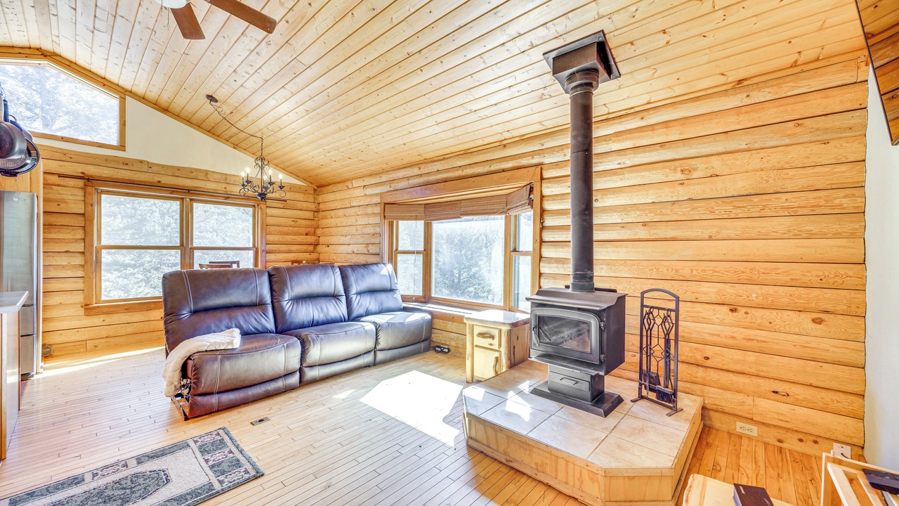 Photo of Livingroom in Woodland Park
