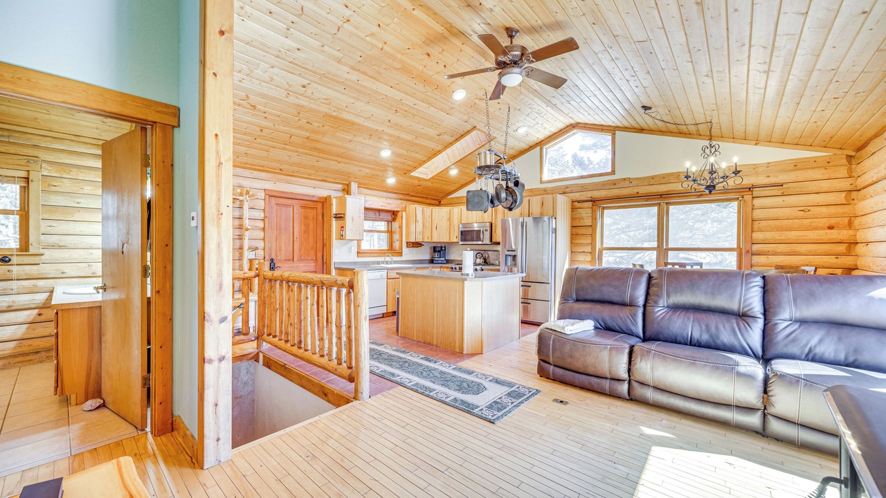 Photo of Livingroom in Woodland Park